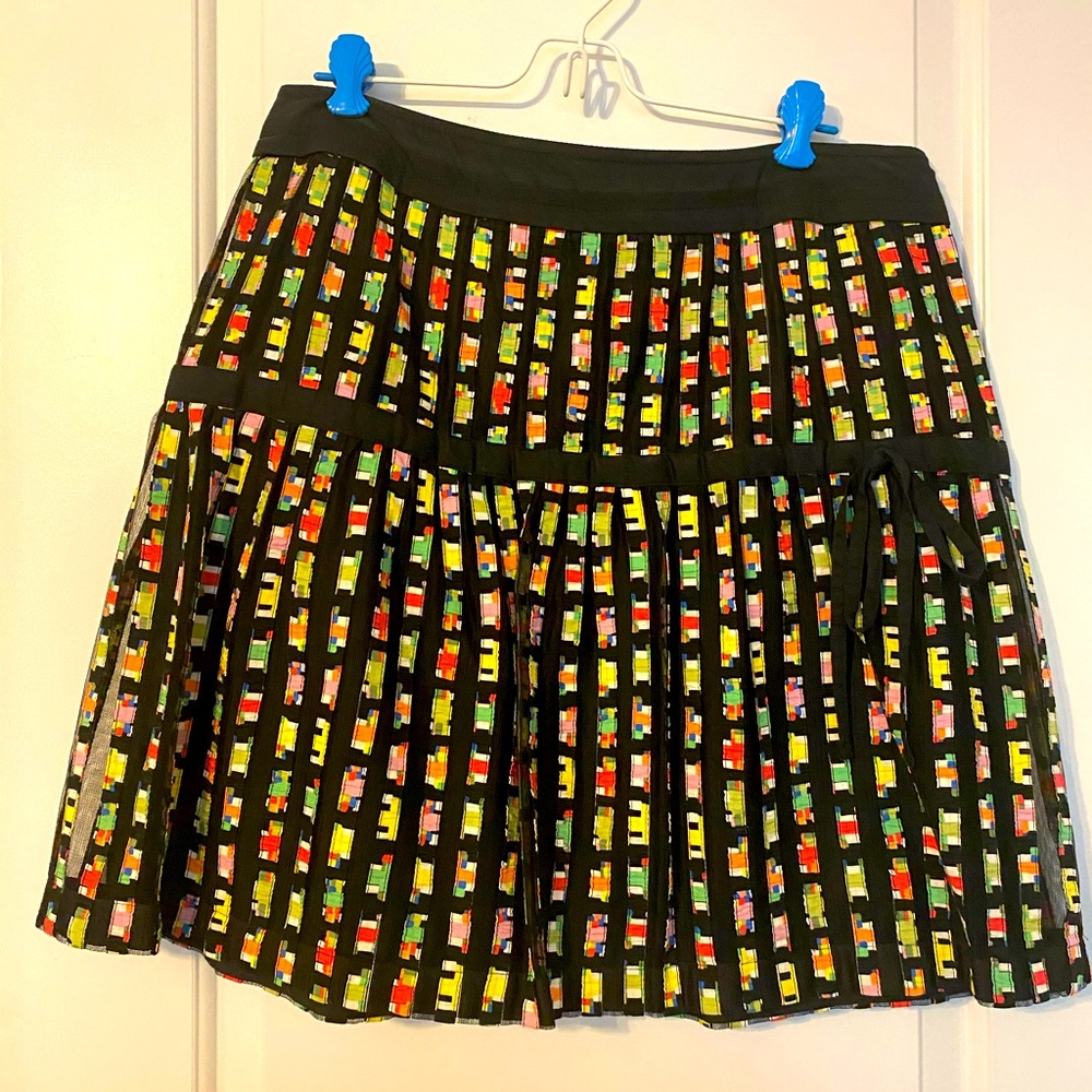 Beautiful multicolor skirt w subtle side bow detai
